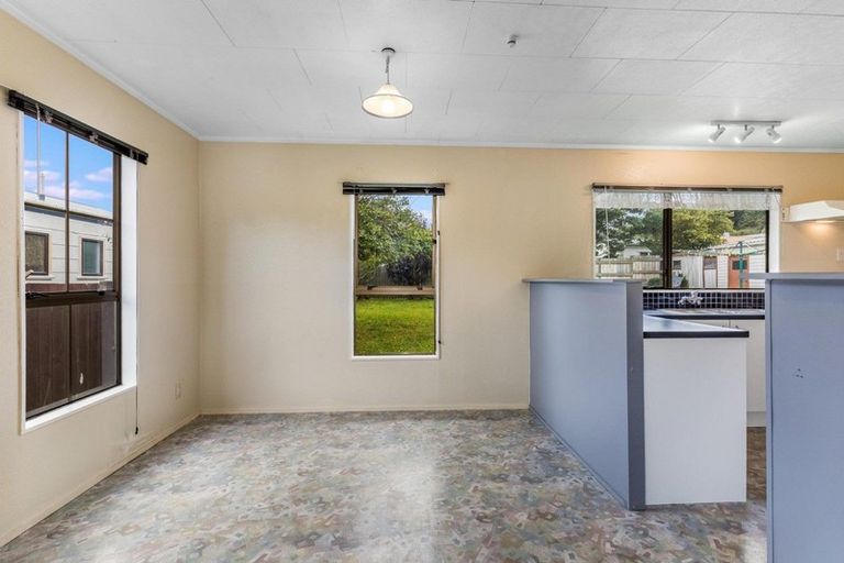 Photo of property in 94 Omapere Street, Whitby, Porirua, 5024