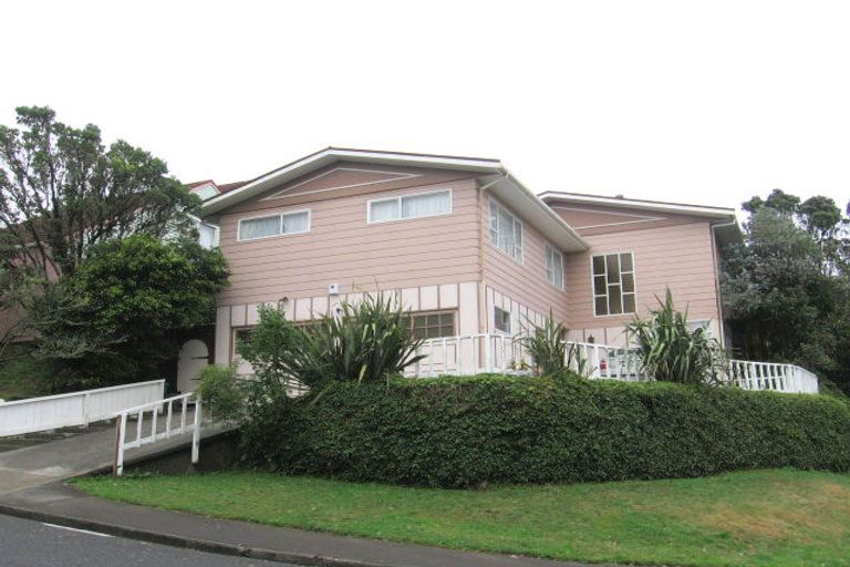 Photo of property in 21 Fitzpatrick Street, Newlands, Wellington, 6037