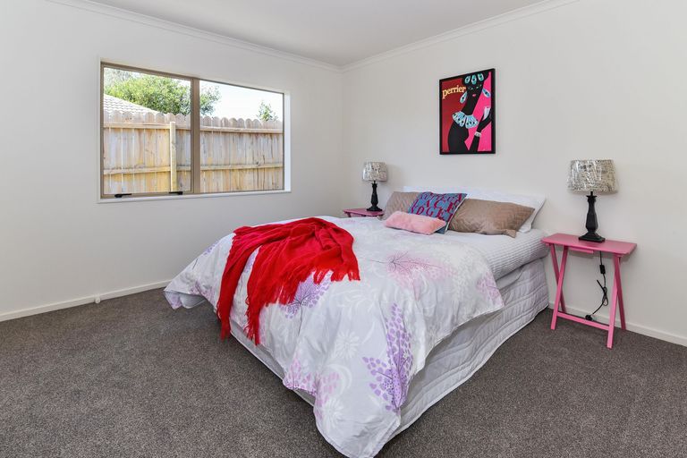 Photo of property in 50 Lothian Brae, Wattle Downs, Auckland, 2103