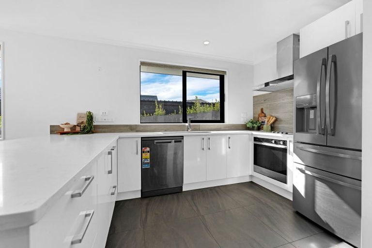 Photo of property in 16 Lippiatt Crescent, Pokeno, 2402