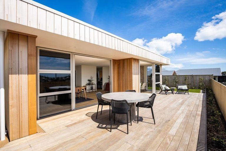 Photo of property in 9a Lemont Place, Westown, New Plymouth, 4310