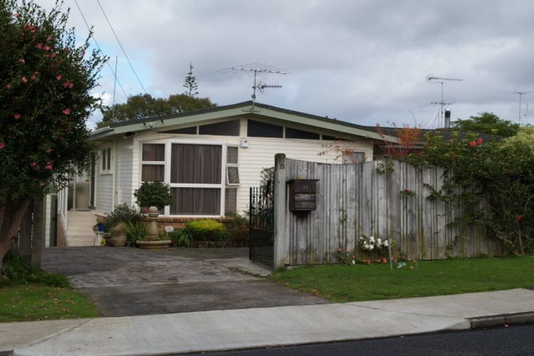 Photo of property in 21 Trelawn Place, Cockle Bay, Auckland, 2014