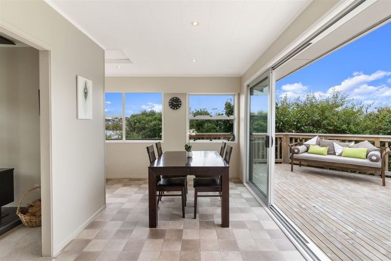 Photo of property in 6 Mowbray Place, Sunnynook, Auckland, 0620