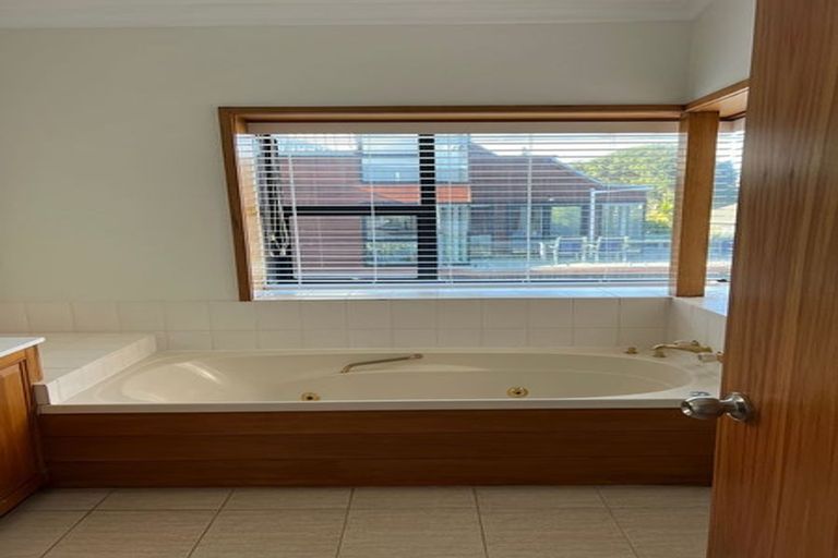 Photo of property in 9 Poaka Place, Beach Haven, Auckland, 0626