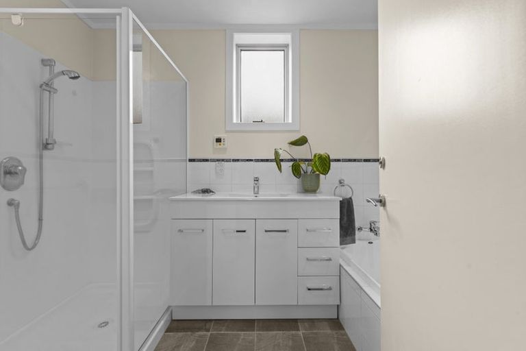 Photo of property in 64 O'halloran Road, Howick, Auckland, 2014