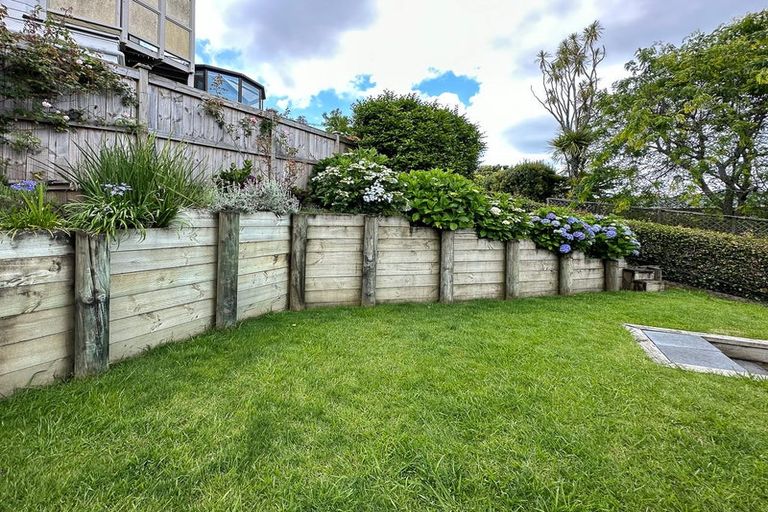 Photo of property in 2/51 Nigel Road, Browns Bay, Auckland, 0630