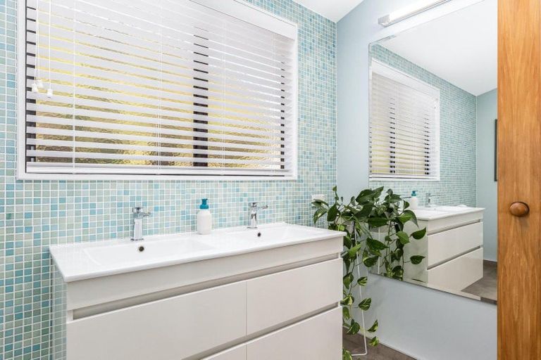 Photo of property in 33 Paremata Haywards Road, Pauatahanui, Porirua, 5381