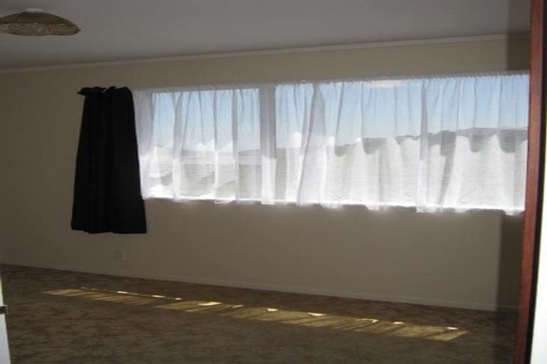 Photo of property in 34a Colchester Crescent, Newlands, Wellington, 6037