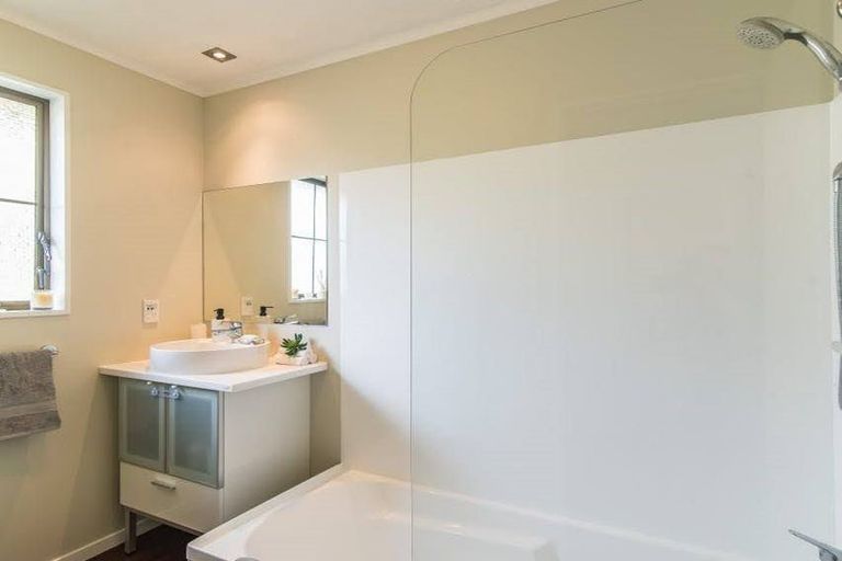 Photo of property in 64 Hathaway Avenue, Karori, Wellington, 6012