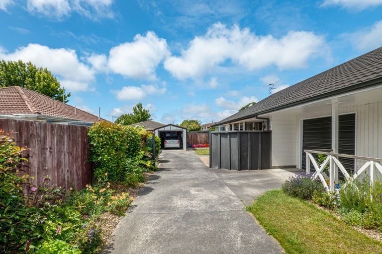Photo of property in 20 Salford Avenue, Redwood, Christchurch, 8051