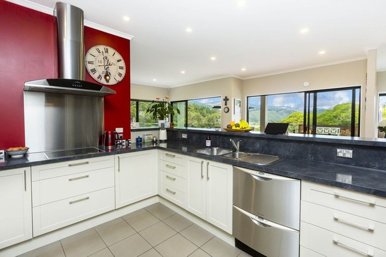Photo of property in 12 Sylvan Way, Silverstream, Upper Hutt, 5019