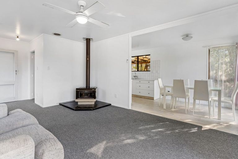 Photo of property in 19 Benita Place, Sunnyvale, Auckland, 0612