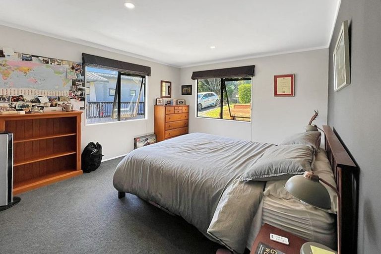 Photo of property in 8 Longview Rise, Massey, Auckland, 0614