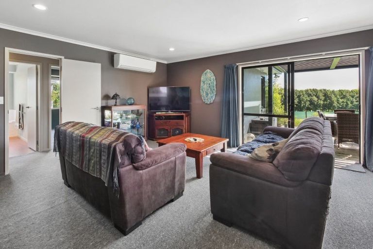 Photo of property in 154 Ohinepanea Road, Pukehina, Te Puke, 3186