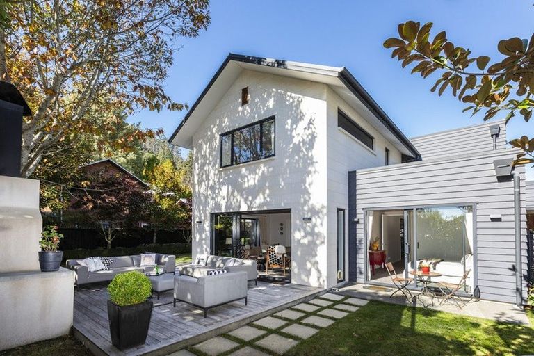 Photo of property in 2 Maurice Knowles Lane, Cashmere, Christchurch, 8022