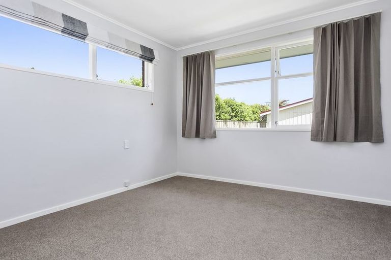 Photo of property in 281 Shakespeare Street, Leamington, Cambridge, 3432