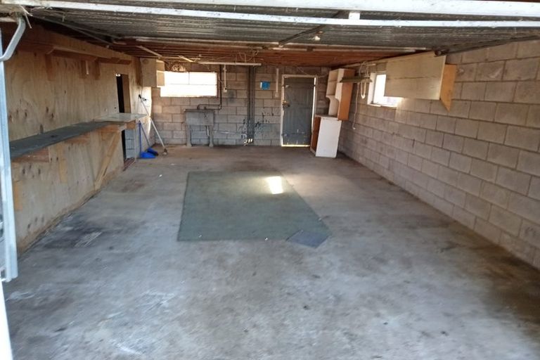 Photo of property in 26 Eastglen Road, Glen Eden, Auckland, 0602