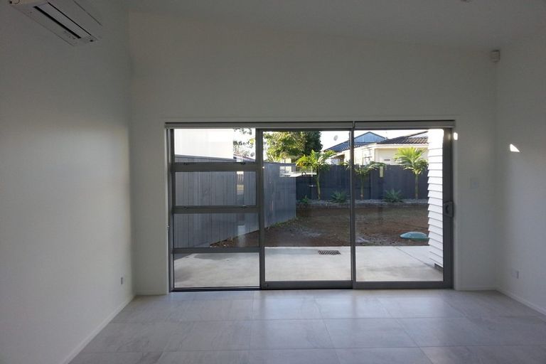 Photo of property in 36 Caribbean Drive, Unsworth Heights, Auckland, 0632