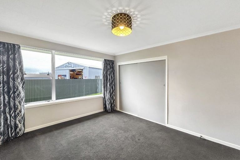 Photo of property in 45 Kilmarnock Street, Wallacetown, 9816