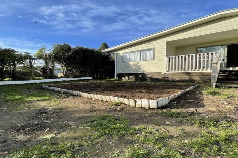 Photo of property in 21 Thomas Avenue, Te Atatu Peninsula, Auckland, 0610