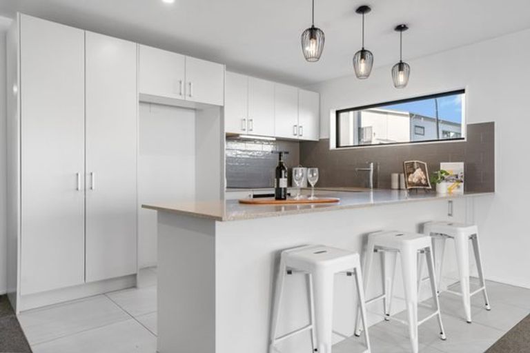 Photo of property in 27 Lili Chen Way, Mangere Bridge, Auckland, 2022