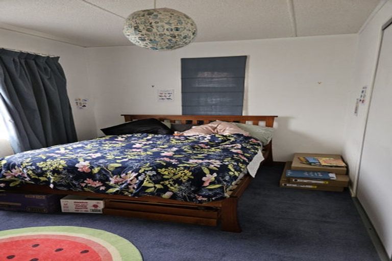 Photo of property in 21 Lavelle Road, Henderson, Auckland, 0612