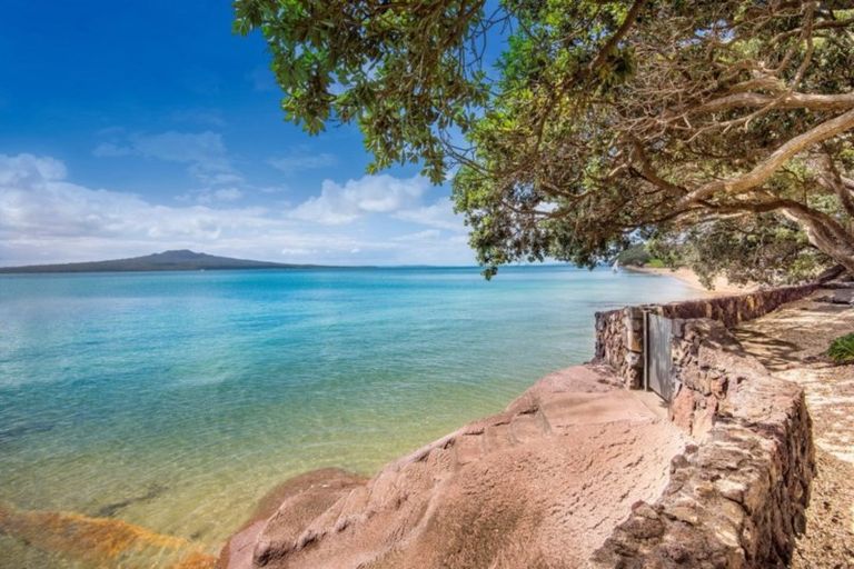 Photo of property in 2 Old Lake Road, Narrow Neck, Auckland, 0624