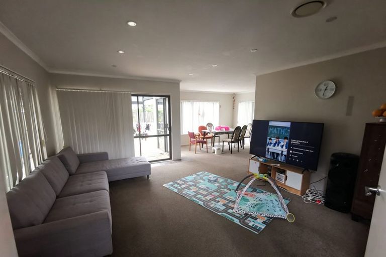 Photo of property in 2a Dapple Place, Flat Bush, Auckland, 2019
