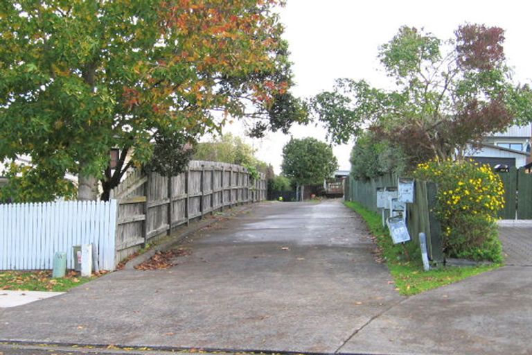 Photo of property in 2/13 Coubray Place, Botany Downs, Auckland, 2010