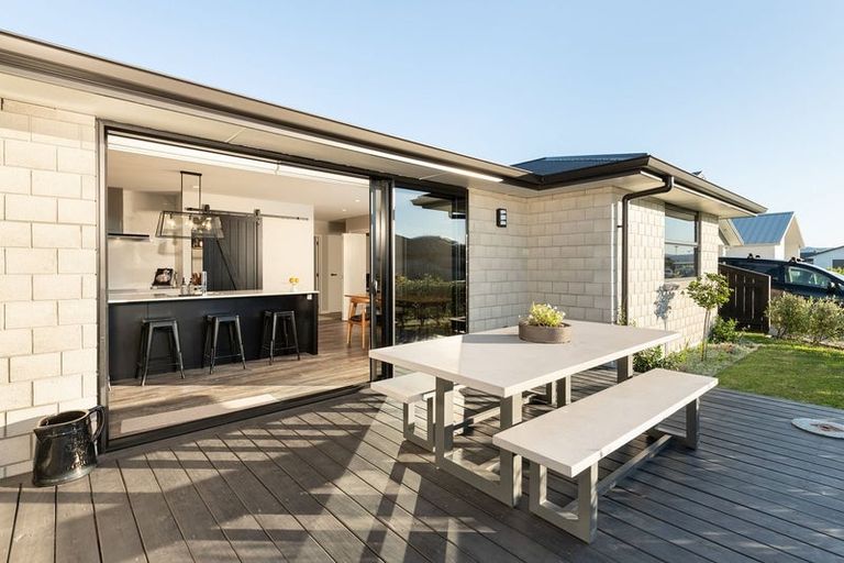 Photo of property in 2 Rotomanu Place, Pyes Pa, Tauranga, 3112