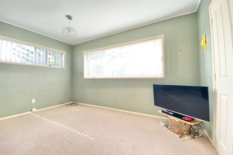 Photo of property in 9a Hutchinsons Road, Bucklands Beach, Auckland, 2014