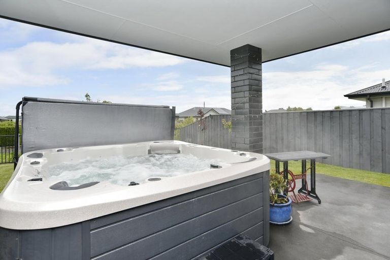 Photo of property in 14 Deans Place, Amberley, 7410