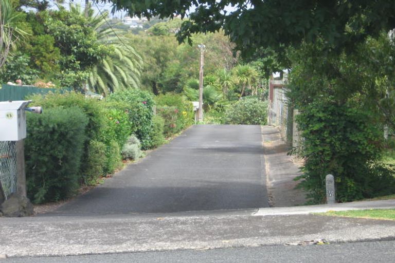 Photo of property in 2/181 Chivalry Road, Glenfield, Auckland, 0629