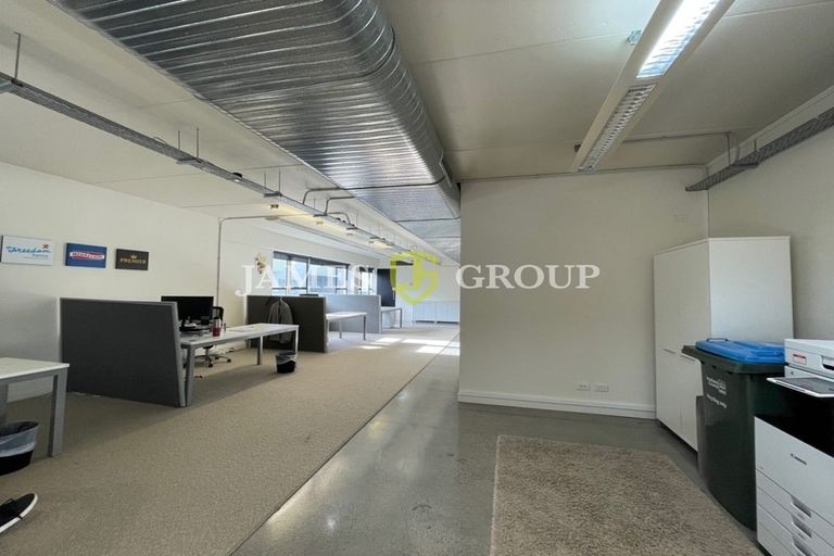 Photo of property in 1/12 York Street, Moera, Lower Hutt, 5010