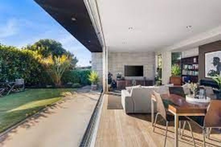 Photo of property in 20 Augusta Street, Redcliffs, Christchurch, 8081