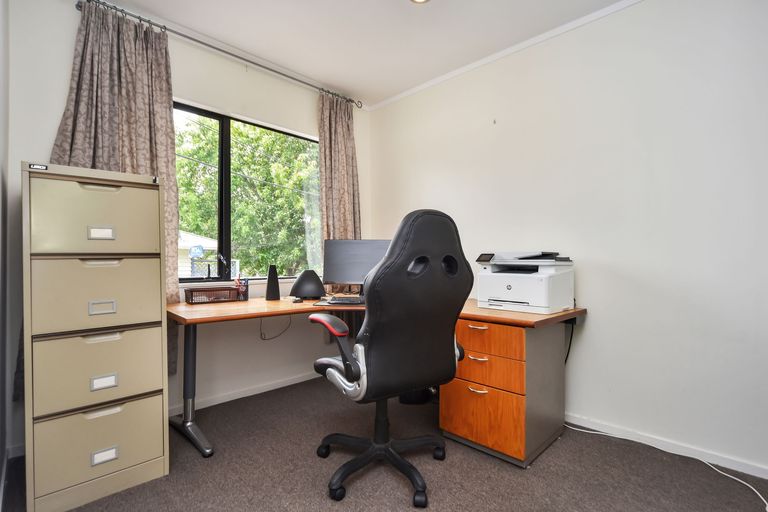 Photo of property in 2a Beazley Place, Glendene, Auckland, 0602