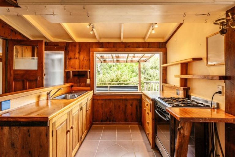 Photo of property in 35 Crescent Road East, Ostend, Waiheke Island, 1081