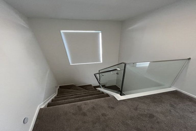 Photo of property in 9/535 Swanson Road, Ranui, Auckland, 0612