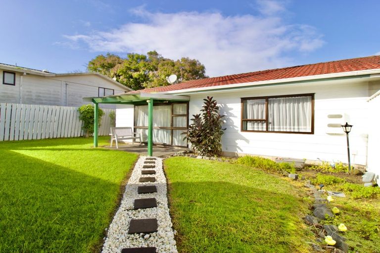 Photo of property in 4/4a Browns Road, Manurewa, Auckland, 2102