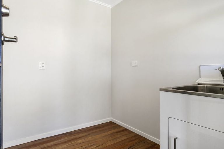 Photo of property in 281 Shakespeare Street, Leamington, Cambridge, 3432