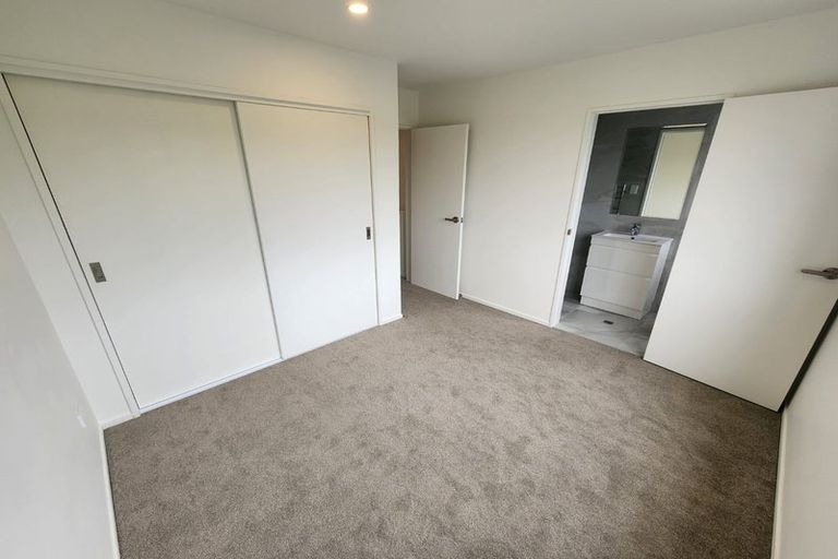 Photo of property in 33b Crestview Rise, Papakura, 2110