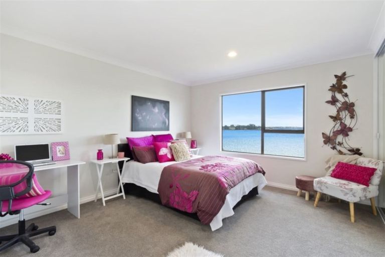 Photo of property in 8 Della Place, Conifer Grove, Takanini, 2112