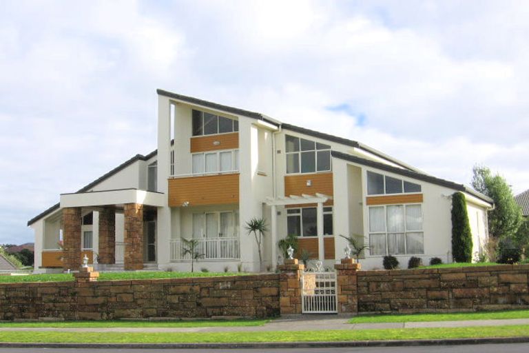 Photo of property in 15 Santa Ana Drive, Shamrock Park, Auckland, 2016