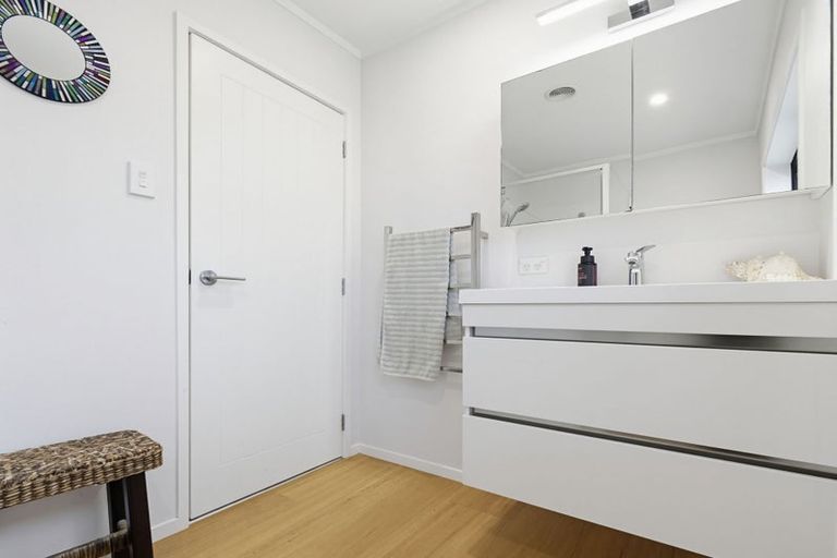 Photo of property in 1/15 Claresholm Place, Mangere Bridge, Auckland, 2022