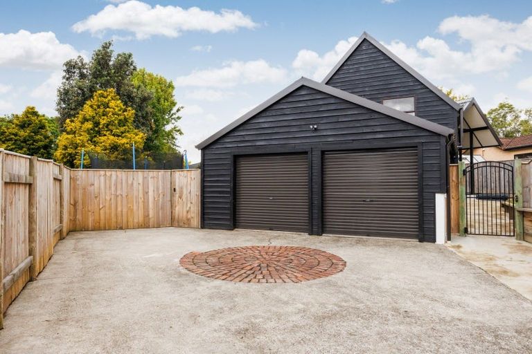 Photo of property in 11 Hillgrove Place, Fitzherbert, Palmerston North, 4410