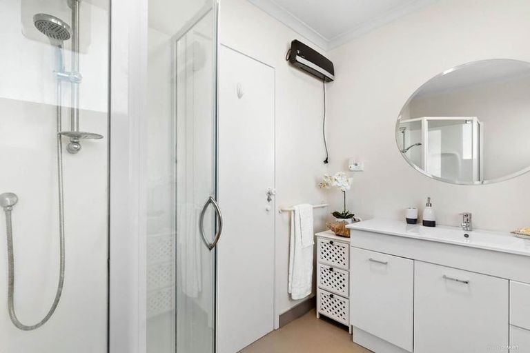 Photo of property in 1/342 Lake Road, Hauraki, Auckland, 0622