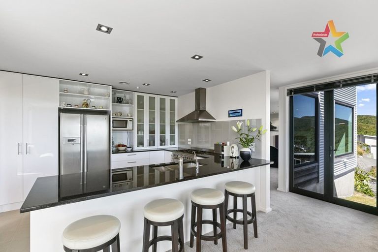 Photo of property in 1 Mewburn Rise, Karori, Wellington, 6012