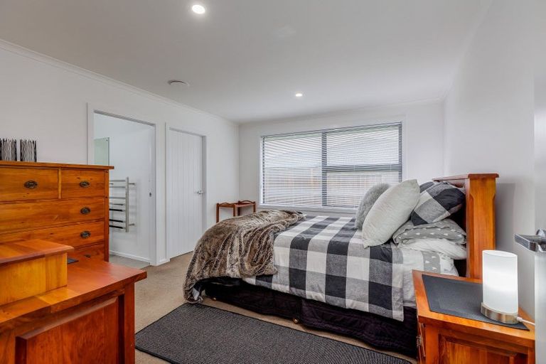 Photo of property in 18 Medallion Court, Kelvin Grove, Palmerston North, 4414