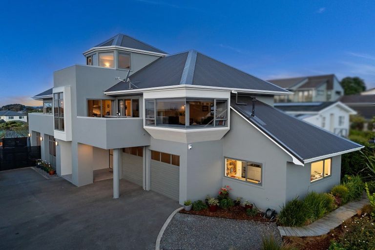 Photo of property in 11 Island View Terrace, Waikanae Beach, Waikanae, 5036
