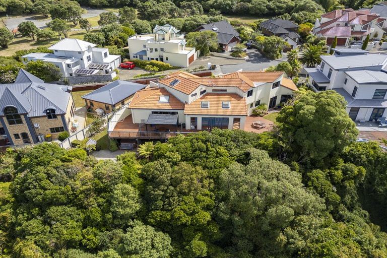 Photo of property in 19 George Gee Drive, Korokoro, Lower Hutt, 5012